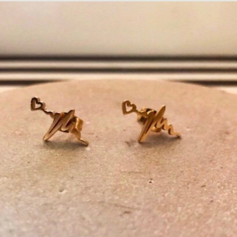 NEW ♥️ Heartbeat stud gold tone earrings - Picture 2 of 3